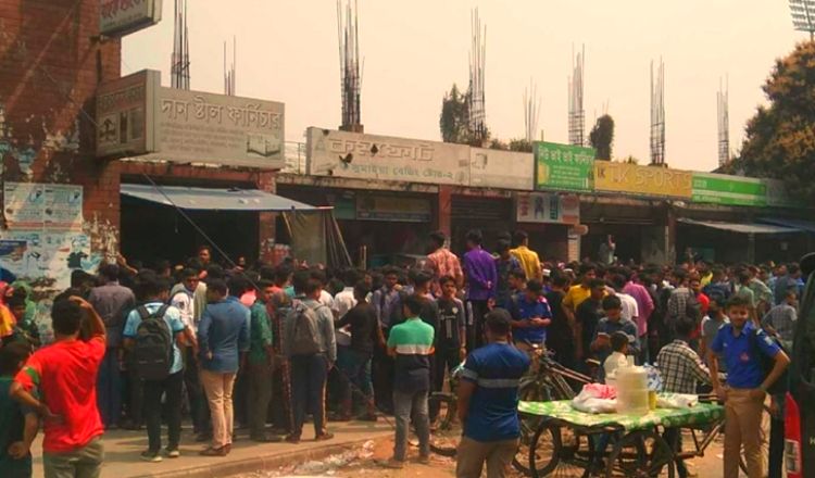 টিকিট ‘কালোবাজারে’, বিপিএলের ফাইনাল নিয়ে ক্ষুব্ধ দর্শকরা